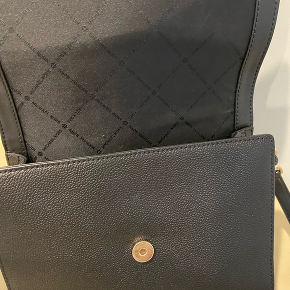 Micheal Kors cross body or over the shoulder purse - Picture 16 of 17